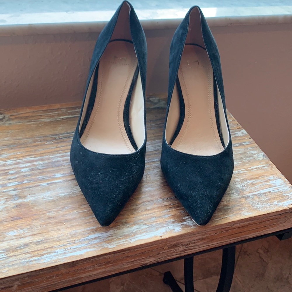 Black suede pointed chunky heel pumps